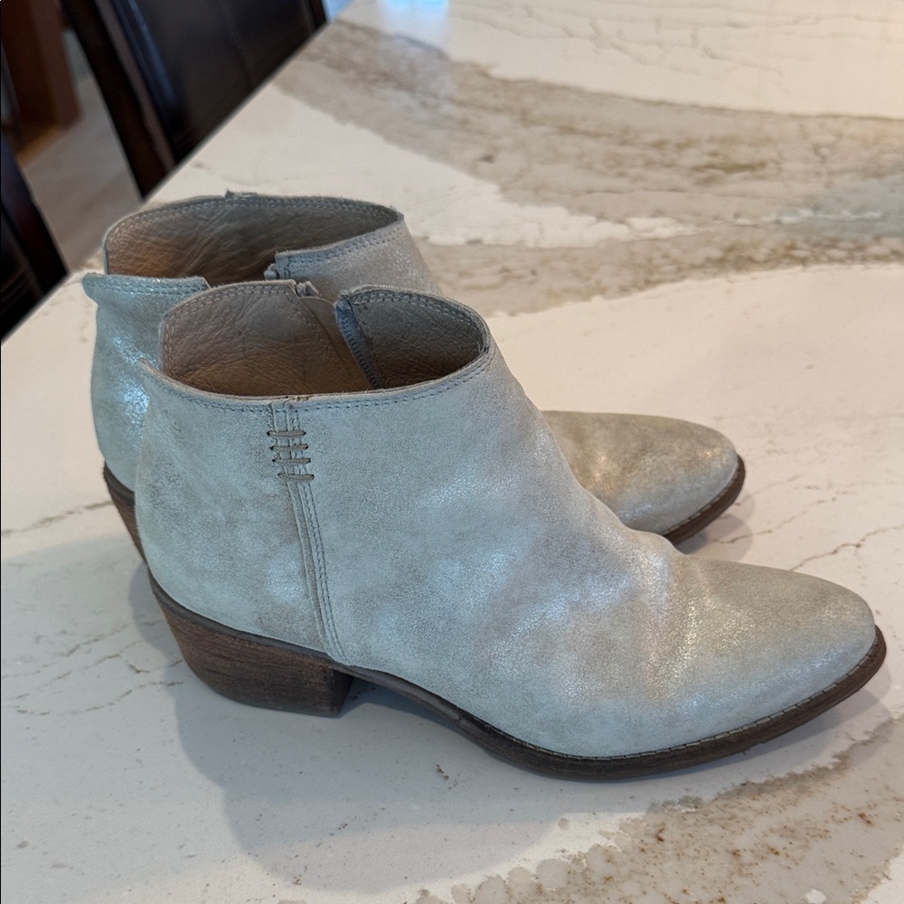 Stylish Women's Ankle Boots in Shimmering Silver